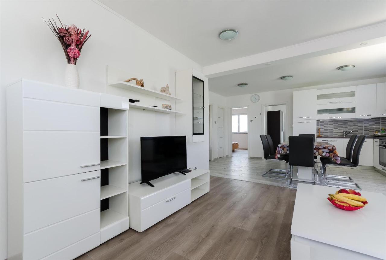 Apartments Ester Лопар Экстерьер фото