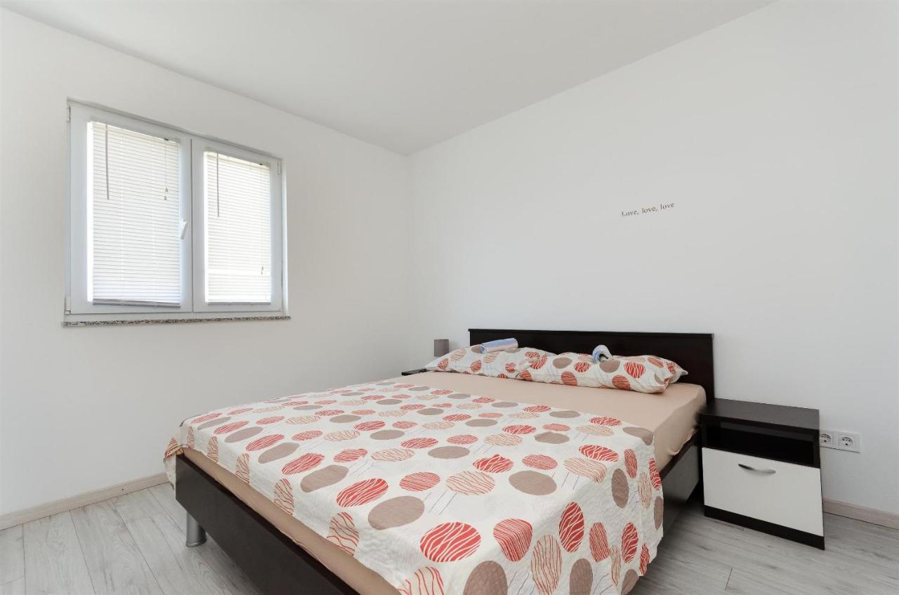 Apartments Ester Лопар Экстерьер фото