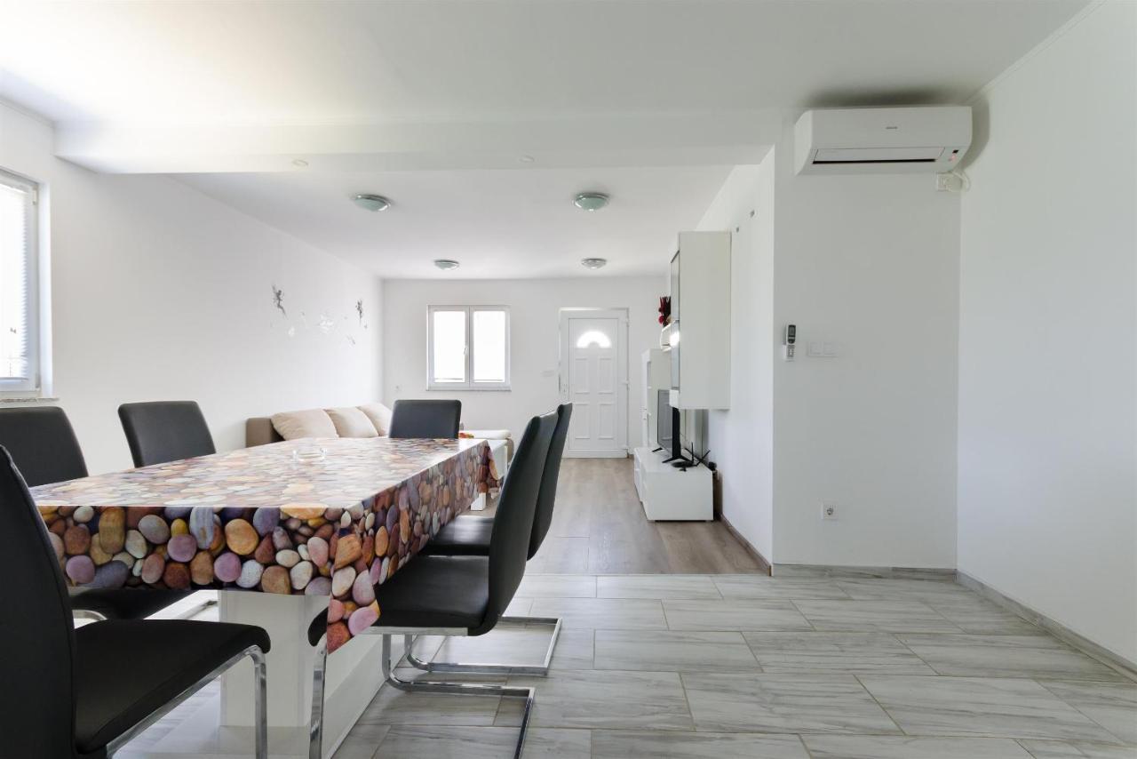 Apartments Ester Лопар Экстерьер фото